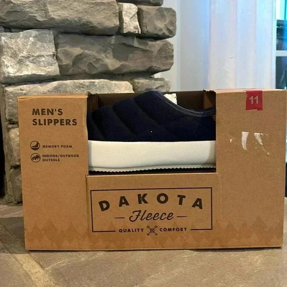 Dakota Fleece Memory foam,fleece lined slippers,indoor/outdoor outsole, puffer - Picture 9 of 9